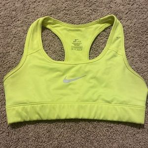 xs nike sports bra. worn a few times